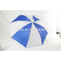 Azul y paraguas blanco recto